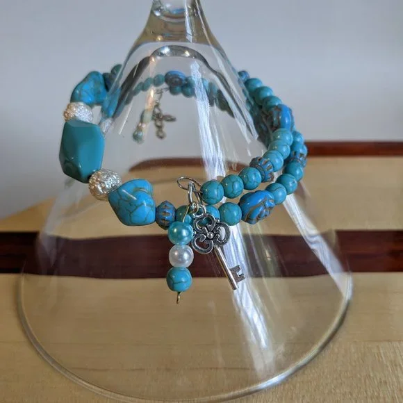 Blue "Arizona Turquoise" beaded memory wire bracelet - Picture 4 of 4